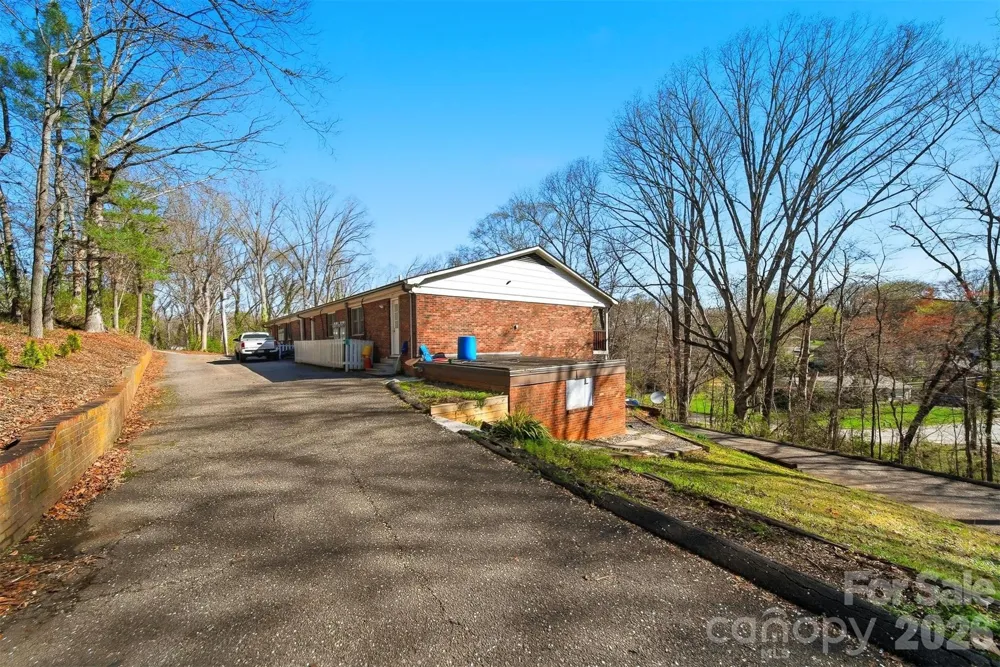 1075 7th Avenue NW Hickory, NC 28601