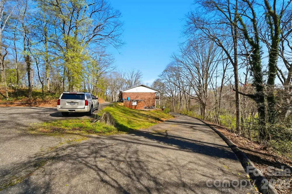 1075 7th Avenue NW Hickory, NC 28601