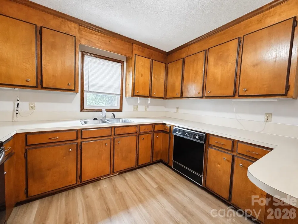1160 SE Crestmont Drive Concord, NC 28025