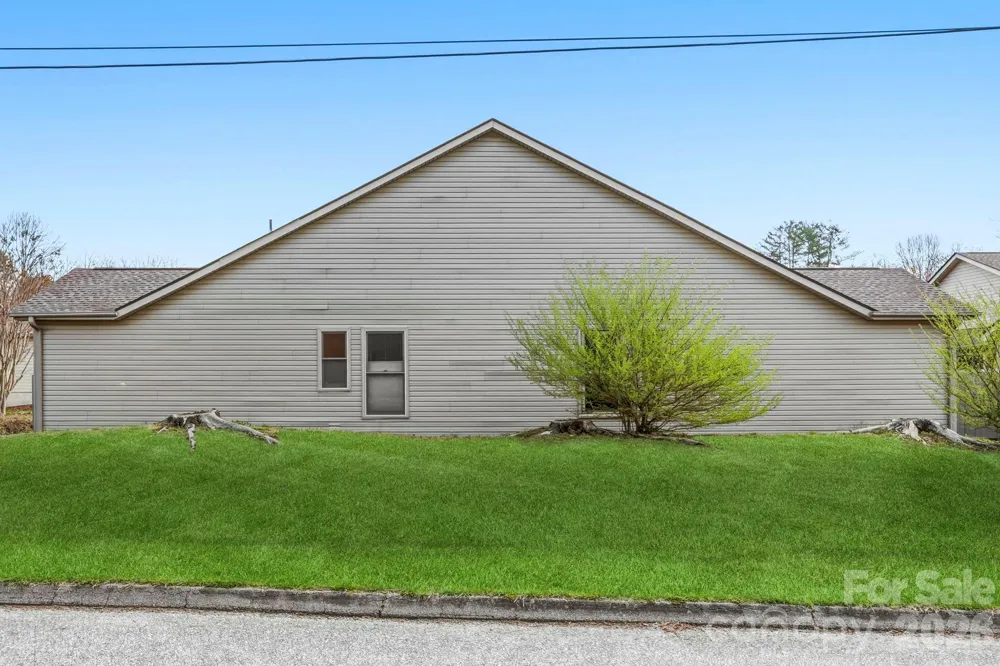 21 Tisha Lane Hendersonville, NC 28739