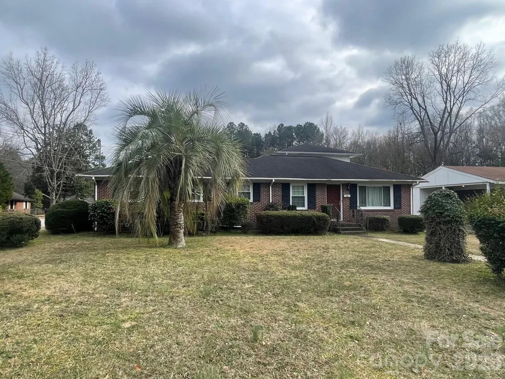 1529 W Market Street Cheraw, SC 29520