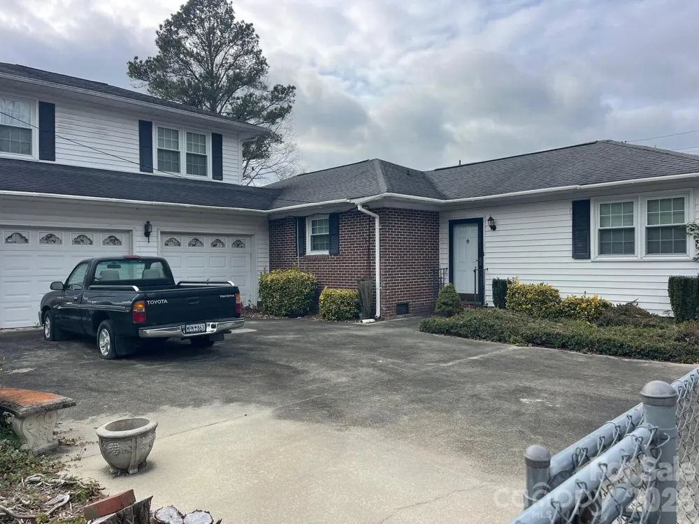 1529 W Market Street Cheraw, SC 29520