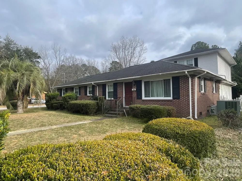 1529 W Market Street Cheraw, SC 29520