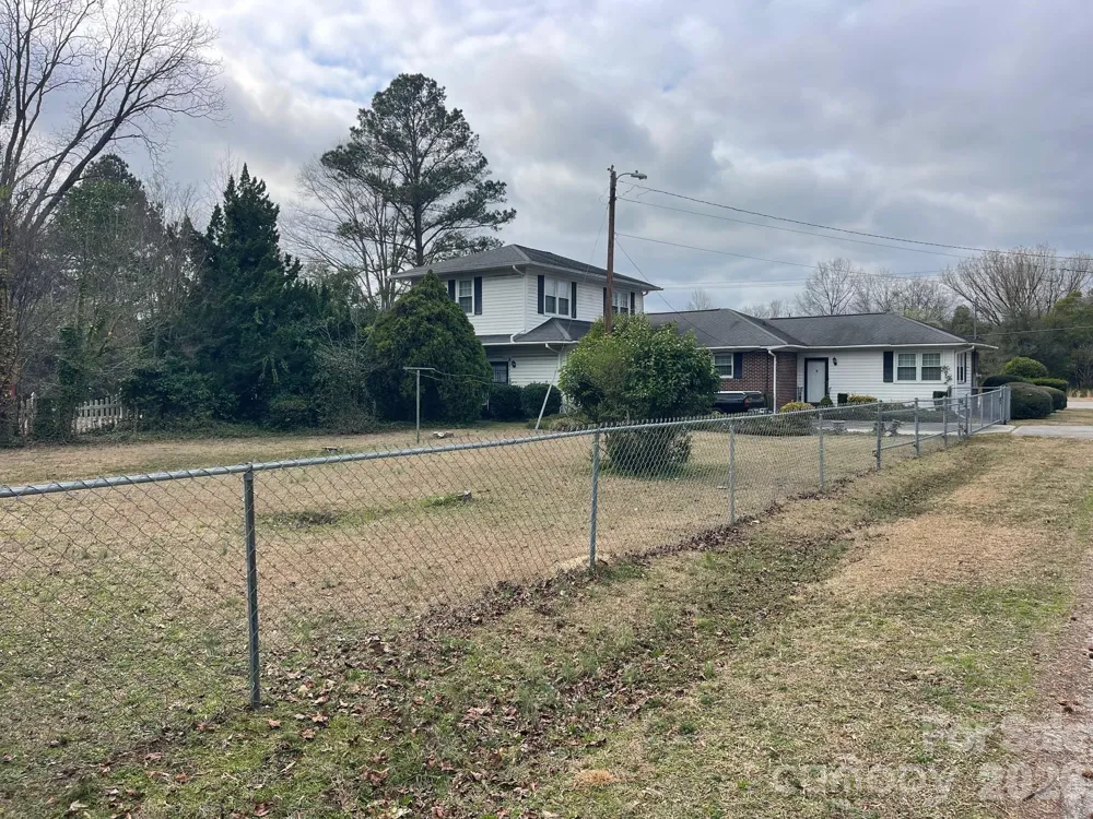 1529 W Market Street Cheraw, SC 29520