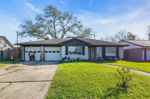 819 Hackberry Street