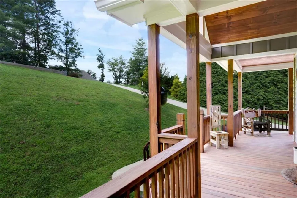 2079 Gallatin Road Young Harris, GA 30582