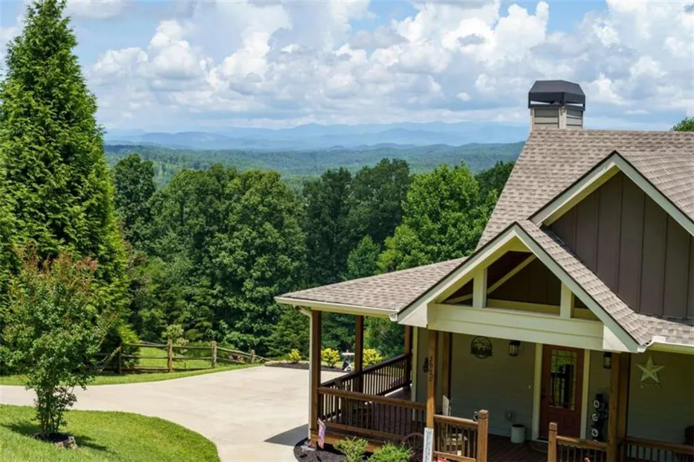2079 Gallatin Road Young Harris, GA 30582