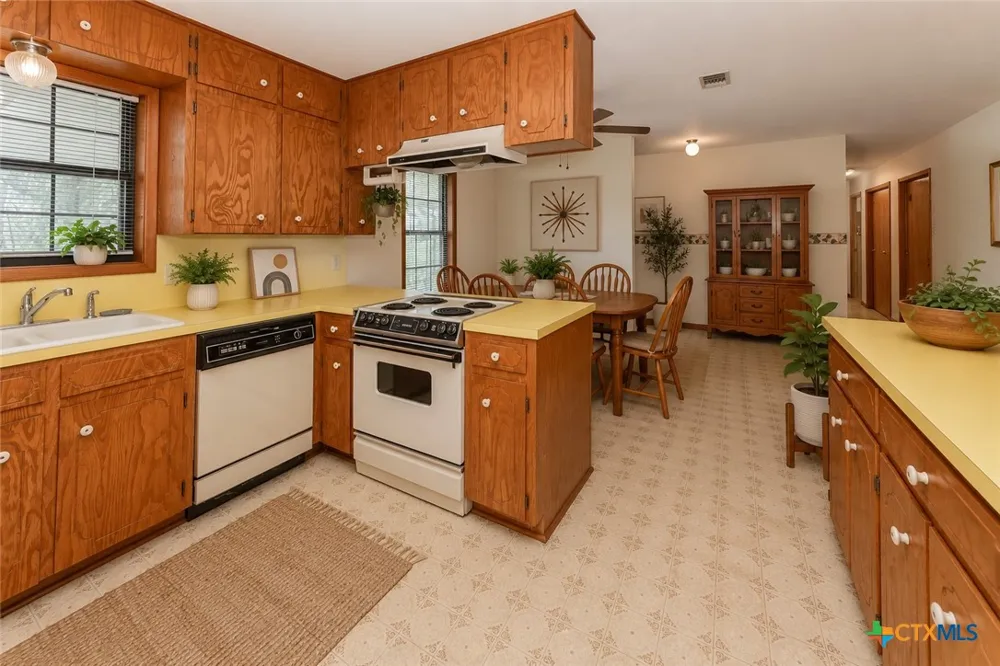 182 Norma Jean Boulevard Smithville, TX 78957