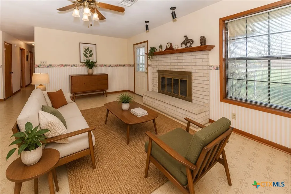 182 Norma Jean Boulevard Smithville, TX 78957