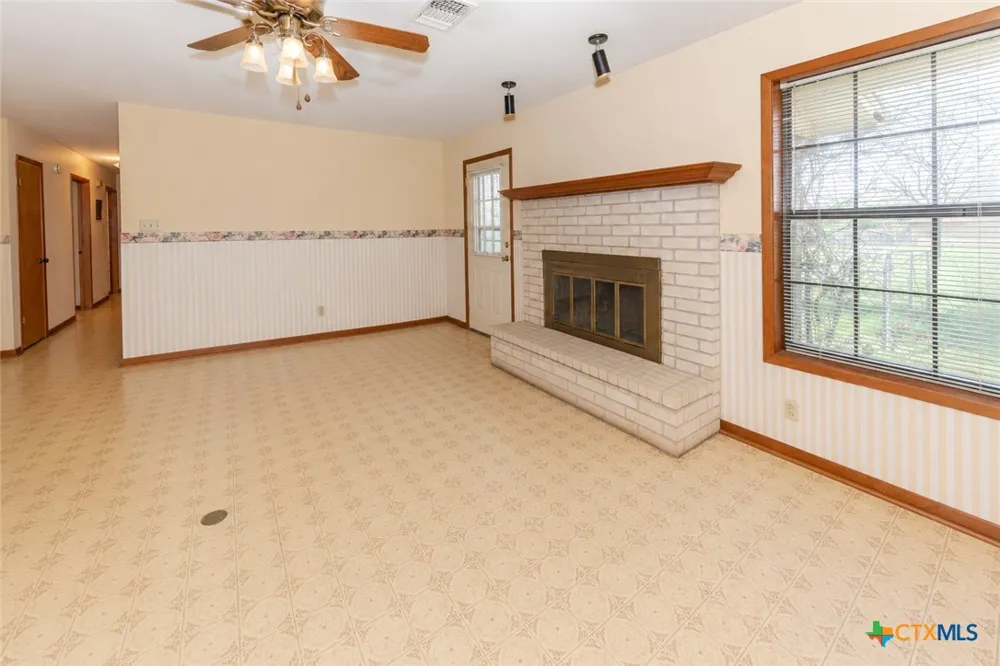 182 Norma Jean Boulevard Smithville, TX 78957