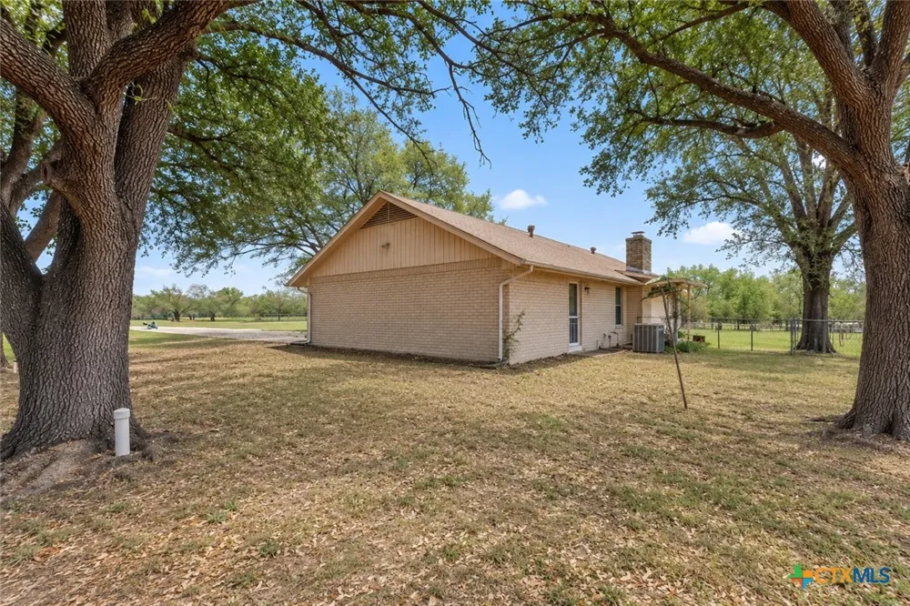 182 Norma Jean Boulevard Smithville, TX 78957