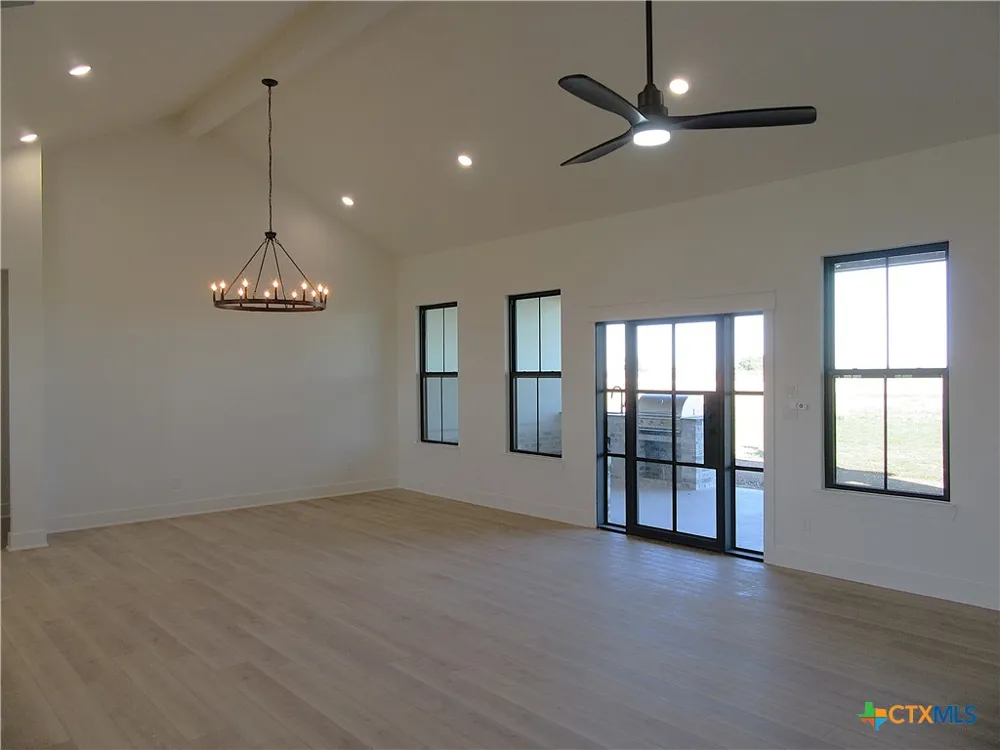 611 Willow Moon Ranch Road Crawford, TX 76638