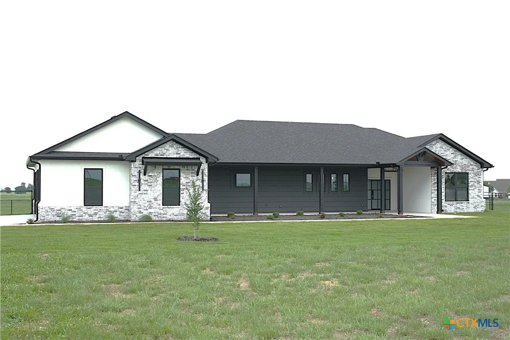 611 Willow Moon Ranch Road Crawford, TX 76638