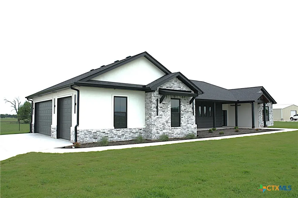 611 Willow Moon Ranch Road Crawford, TX 76638