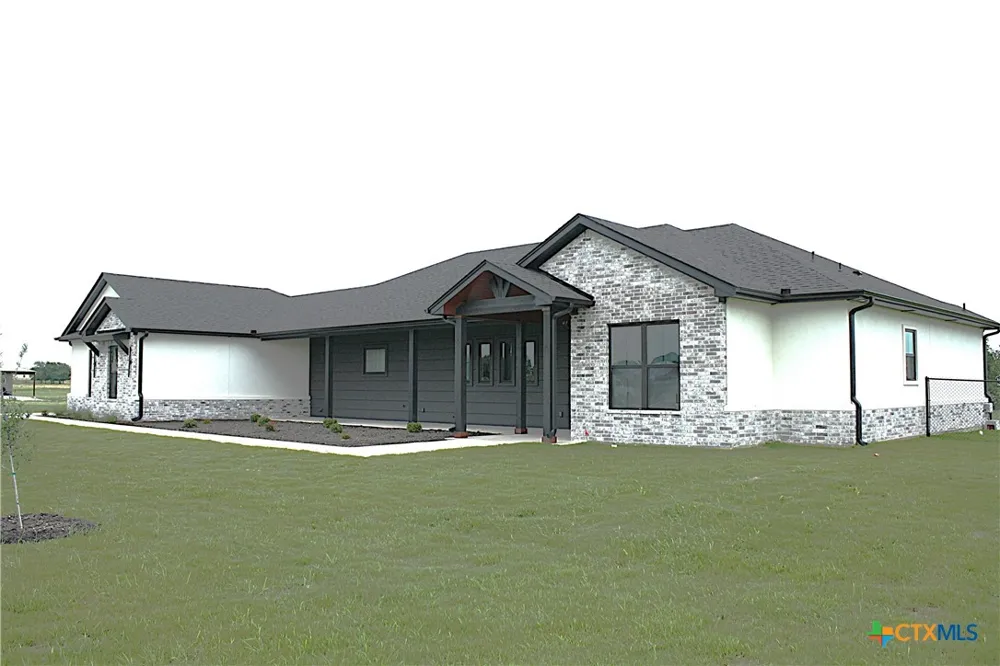 611 Willow Moon Ranch Road Crawford, TX 76638