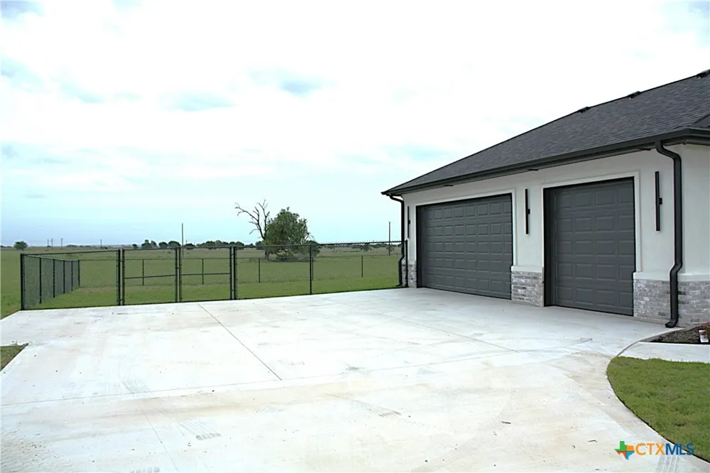 611 Willow Moon Ranch Road Crawford, TX 76638