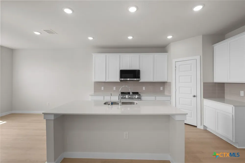 2517 Heritance Pass Seguin, TX 78155