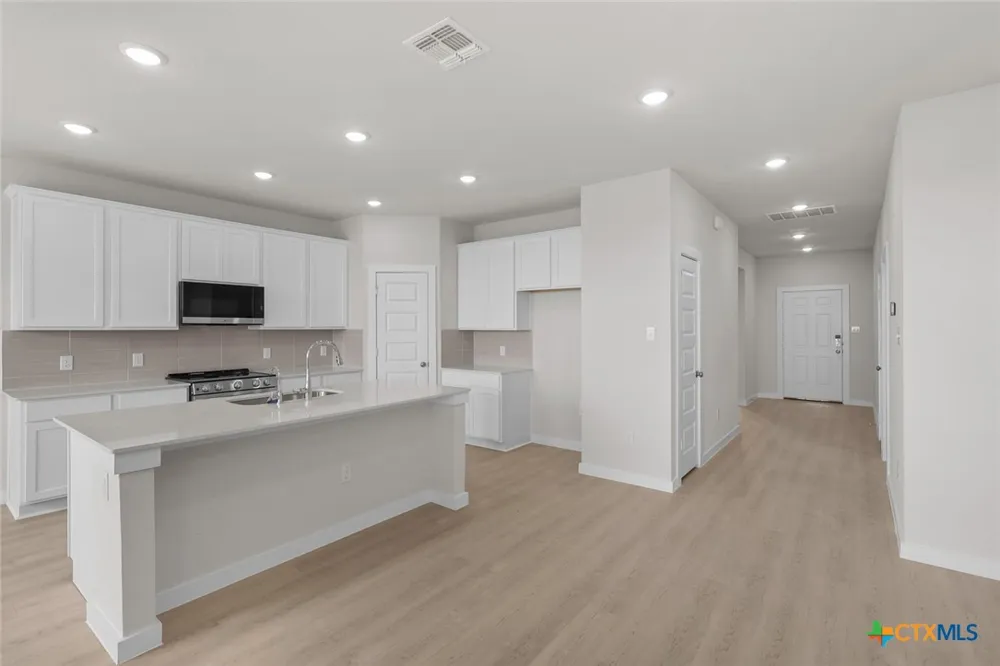 2517 Heritance Pass Seguin, TX 78155