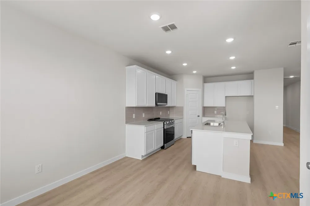 2517 Heritance Pass Seguin, TX 78155