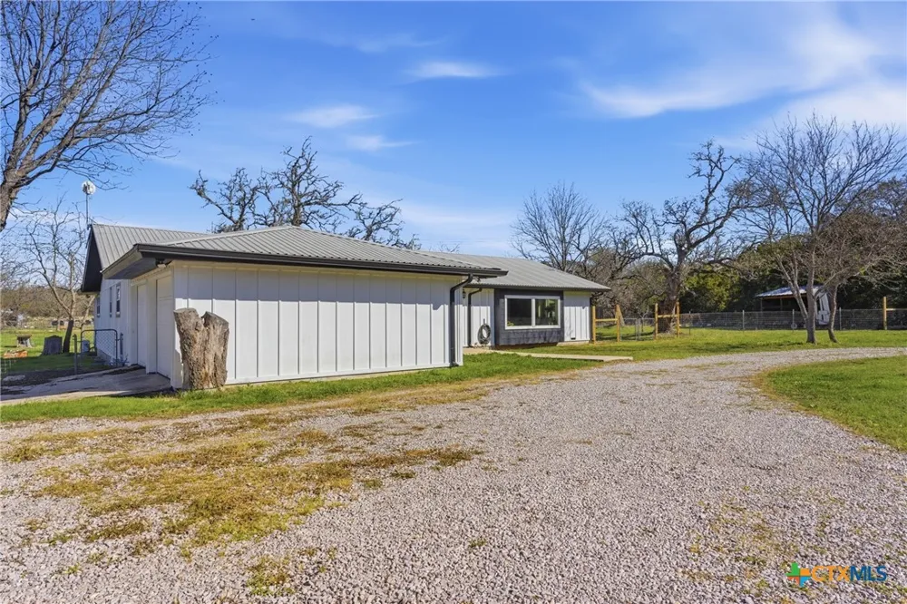 1115 County Road 2102 Lometa, TX 76853