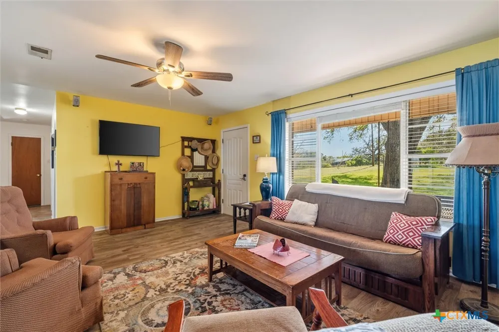 210 Lake Loop Tow, TX 78672