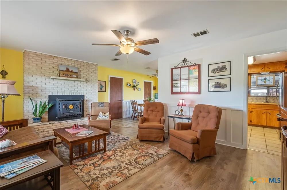 210 Lake Loop Tow, TX 78672