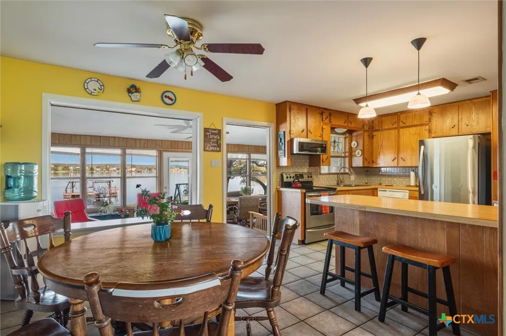 210 Lake Loop Tow, TX 78672