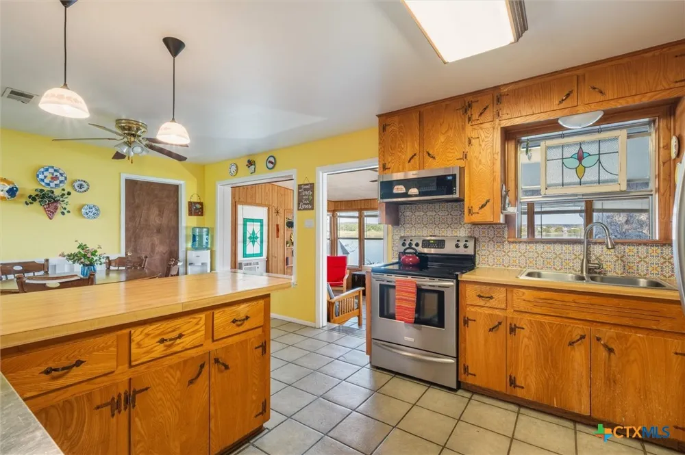 210 Lake Loop Tow, TX 78672