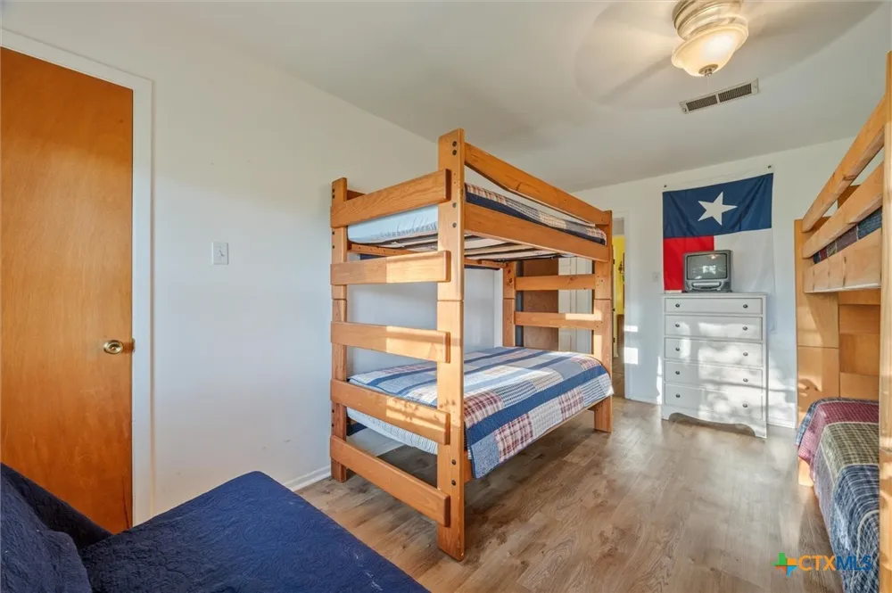 210 Lake Loop Tow, TX 78672