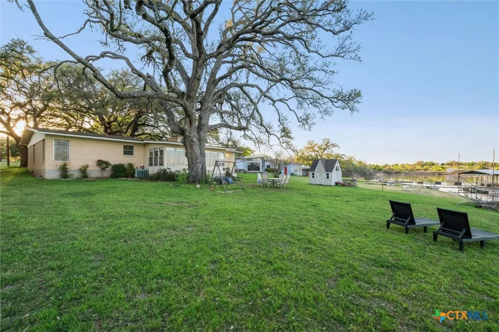 210 Lake Loop Tow, TX 78672