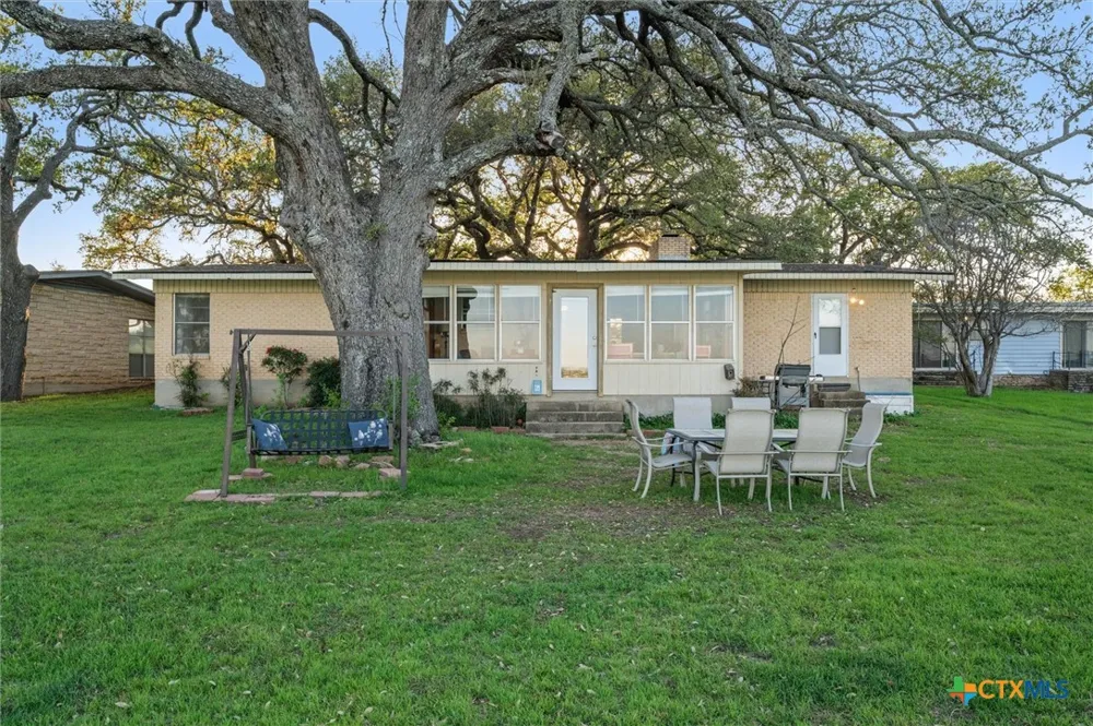 210 Lake Loop Tow, TX 78672