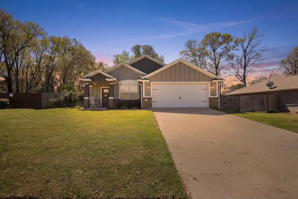 307 Mission Crest Circle Lindale, TX 75771