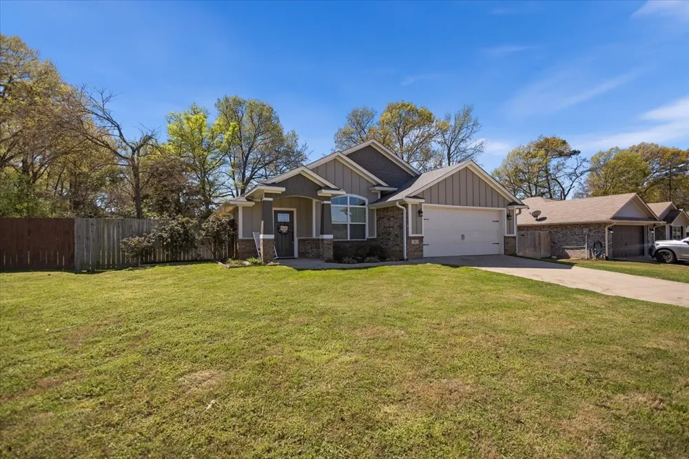 307 Mission Crest Circle Lindale, TX 75771