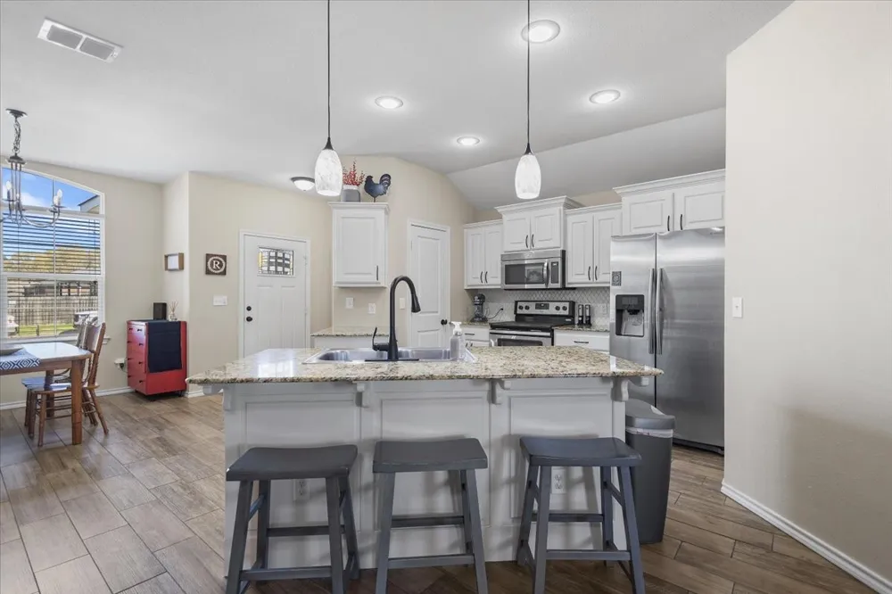 307 Mission Crest Circle Lindale, TX 75771
