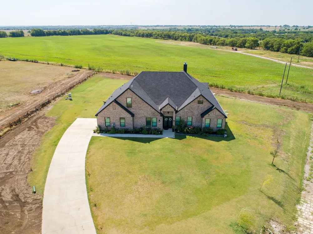 7299 Tom Trail Krum, TX 76249