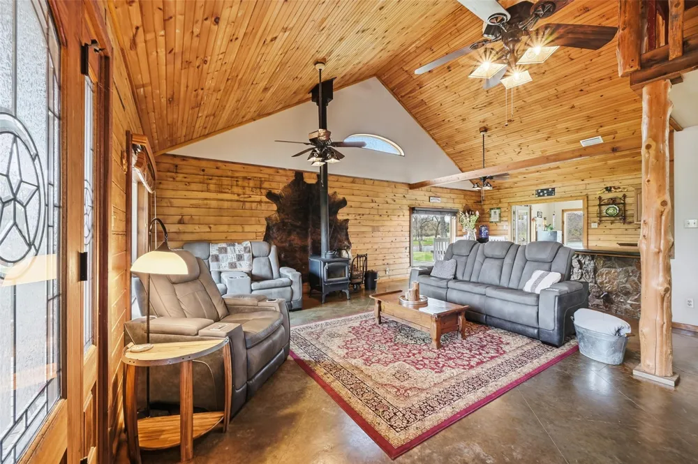 17311 E Us-82 Honey Grove, TX 75446