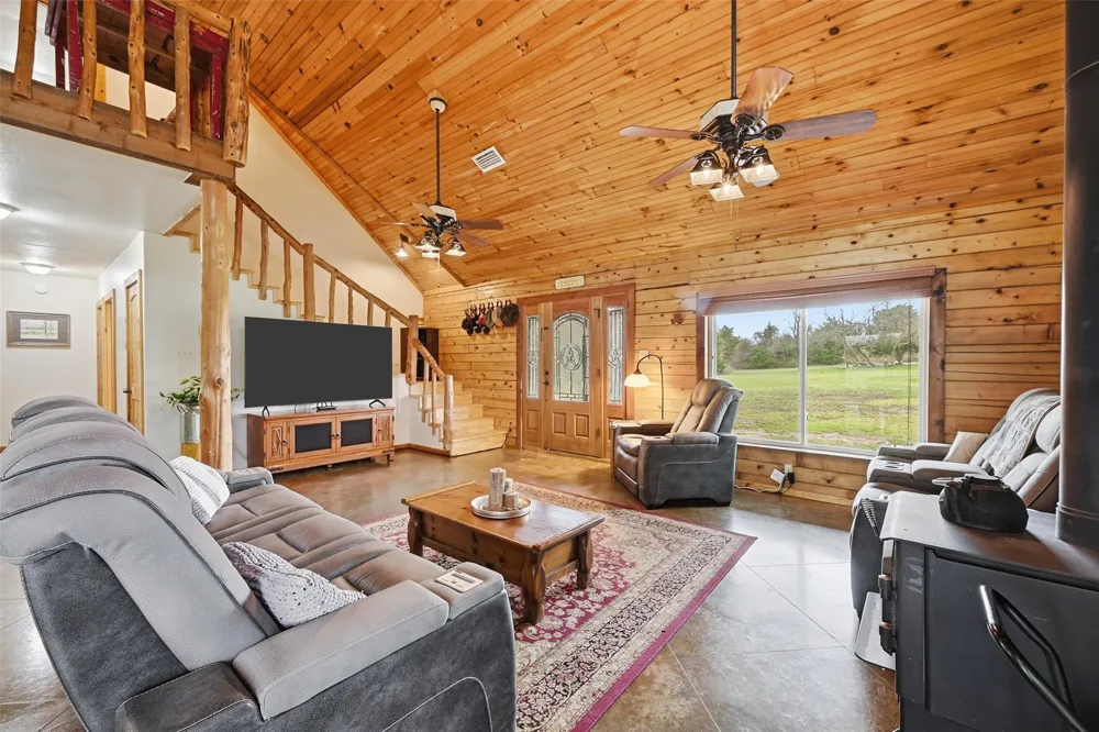 17311 E Us-82 Honey Grove, TX 75446