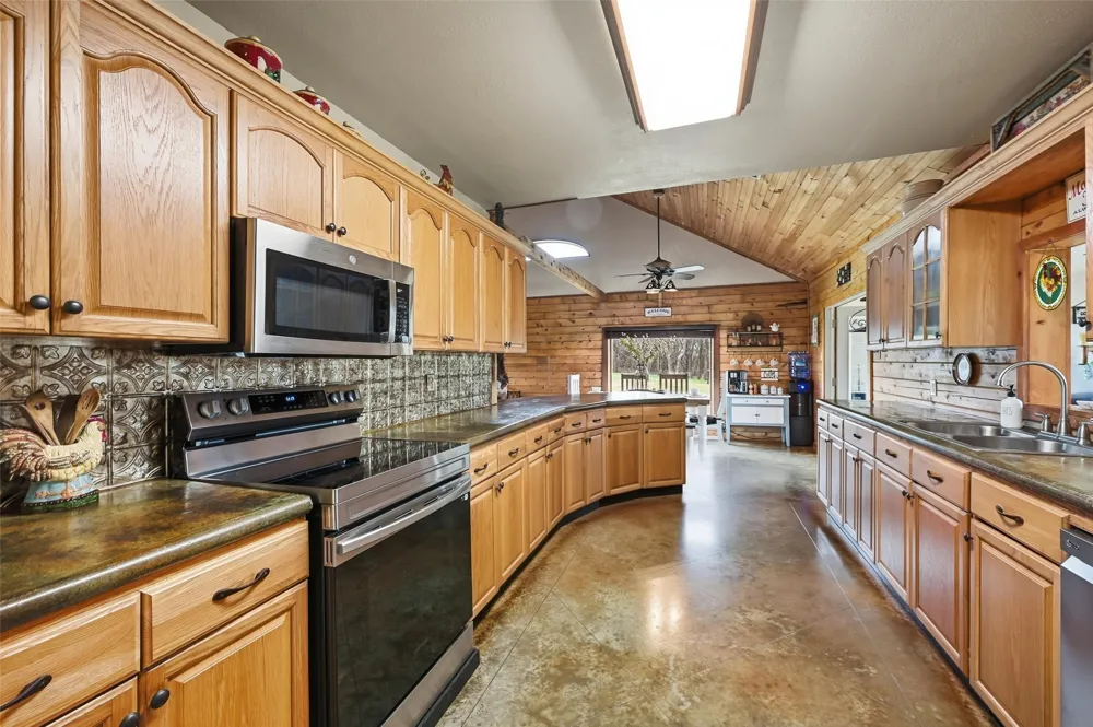 17311 E Us-82 Honey Grove, TX 75446