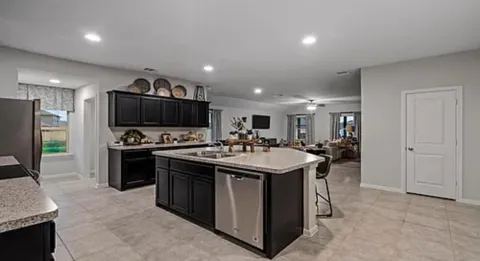 829 Loomis Trail