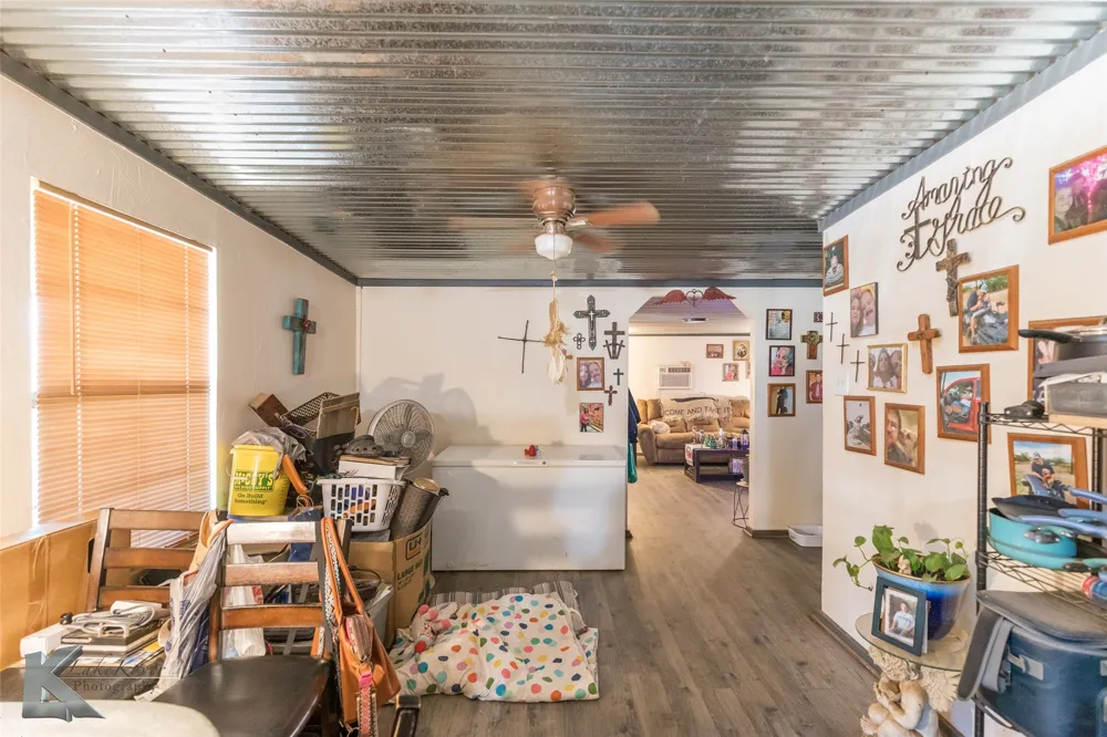 576 Mccartney Lane Tye, TX 79563