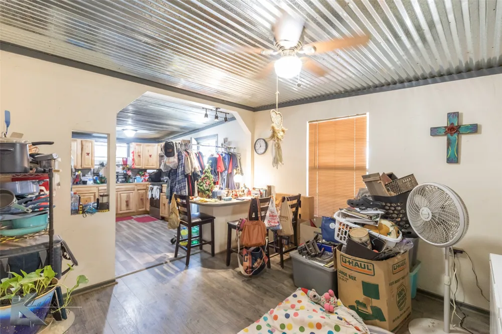 576 Mccartney Lane Tye, TX 79563