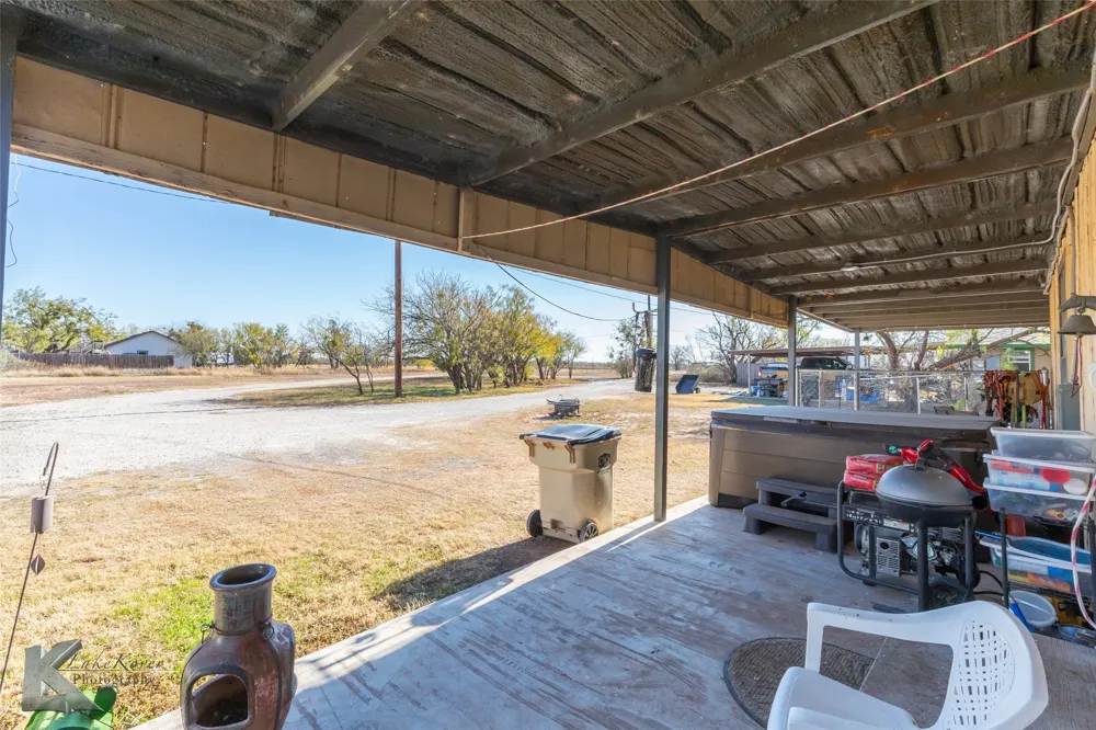 576 Mccartney Lane Tye, TX 79563