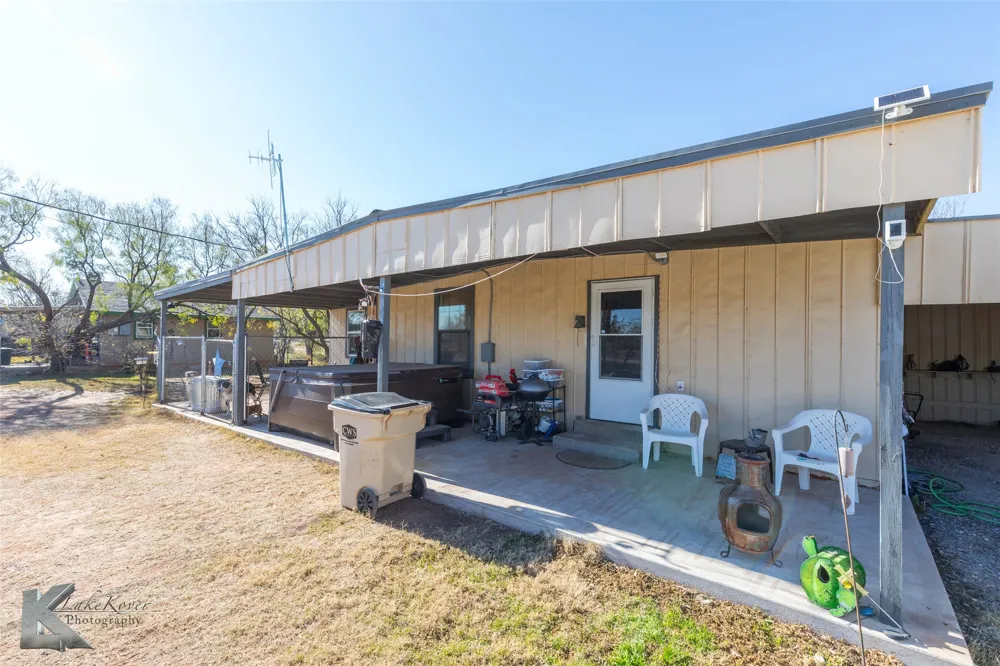 576 Mccartney Lane Tye, TX 79563