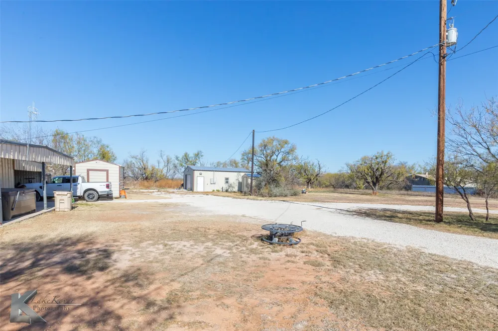 576 Mccartney Lane Tye, TX 79563
