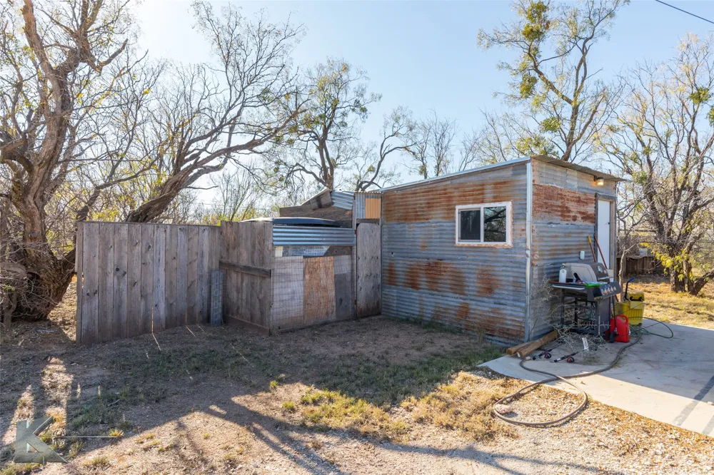 576 Mccartney Lane Tye, TX 79563