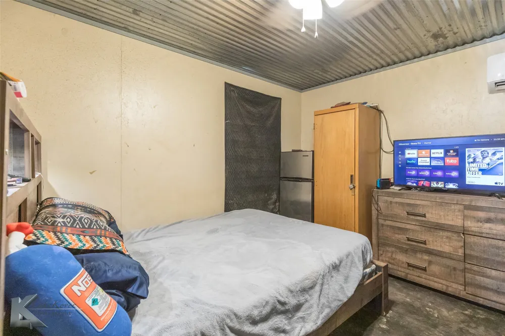 576 Mccartney Lane Tye, TX 79563