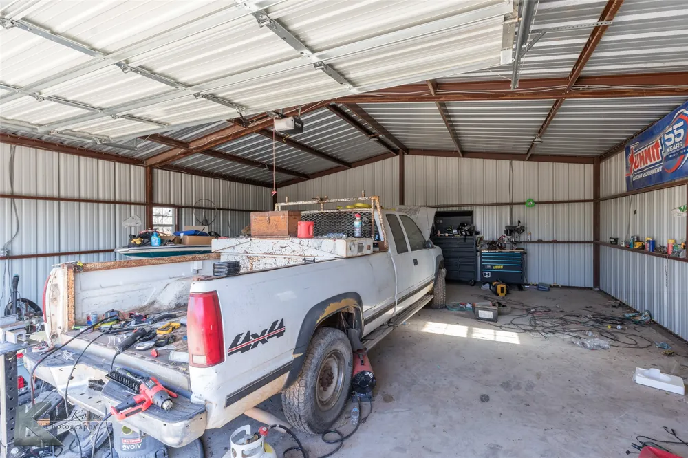 576 Mccartney Lane Tye, TX 79563
