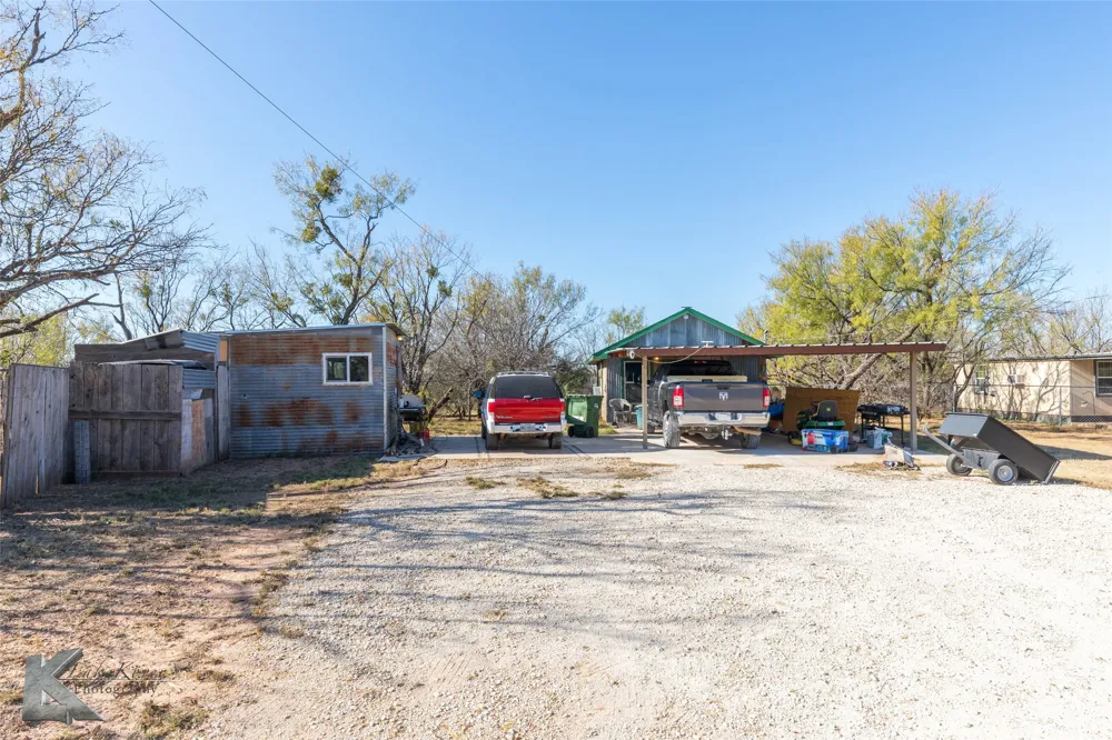576 Mccartney Lane Tye, TX 79563