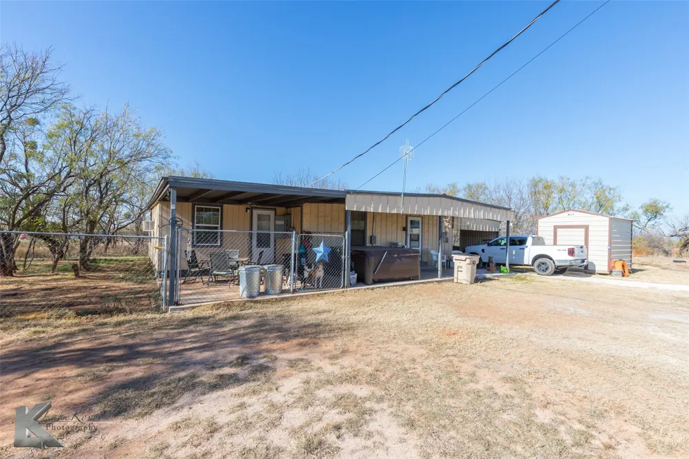 576 Mccartney Lane Tye, TX 79563