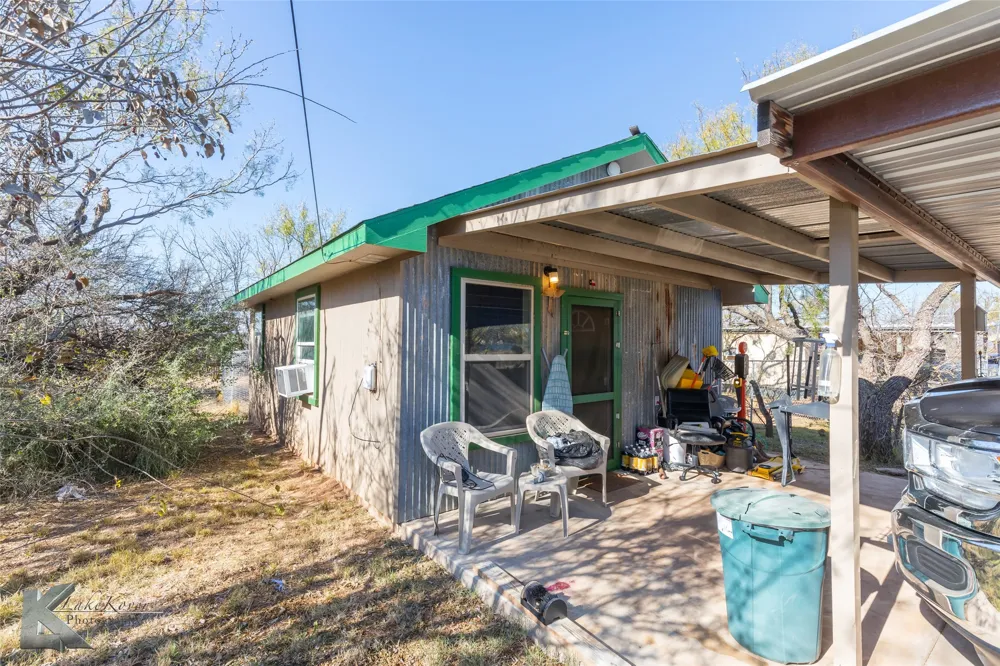 576 Mccartney Lane Tye, TX 79563